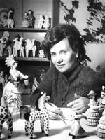Лидия Сергеевна Фалалеева, мастерица дымковской игрушки, в мастерской за росписью игрушек