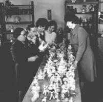 14. Мы учились у старых мастериц, вглядывались, выслушивали критические замечания, и всякое слово было авторитетно.