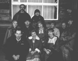 34. Однажды я приехала показать свою выставку людям в деревне. Лето, тепло, светло, много народу, хотя сенокос. Всё общение переплеталось с народными песнями в исполнении ансамбля 